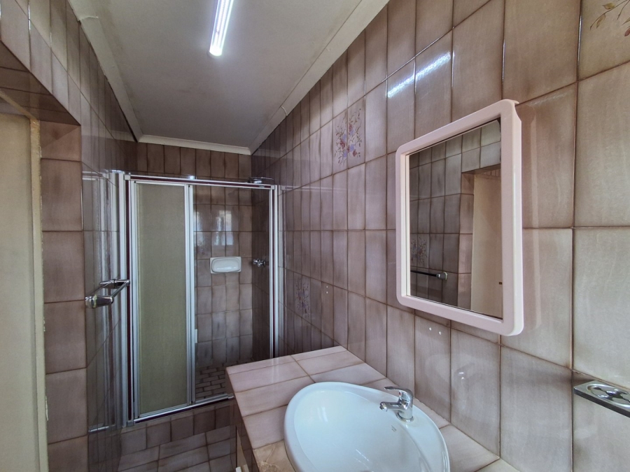 5 Bedroom Property for Sale in Manzil Park North West